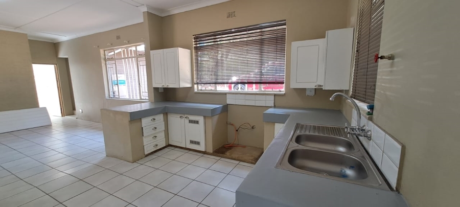5 Bedroom Property for Sale in Hospitaalheuwel Free State